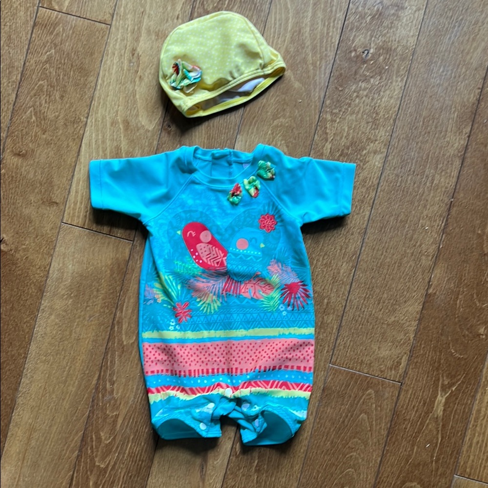 Maillot et casque de bain bébé 6 mois